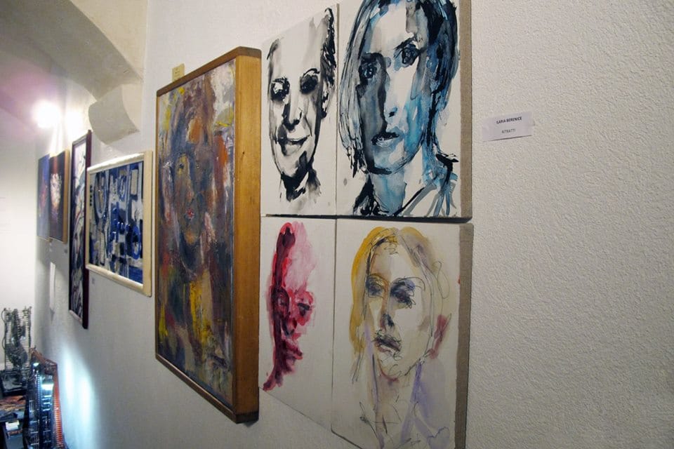 Mostra alla Galleria d'Arte Le Tracce, Genova - Ritratti esposti in occasione di una collettiva d'arte contemporanea. Alcune opere sono state acquisite da collezionisti internazionali. 