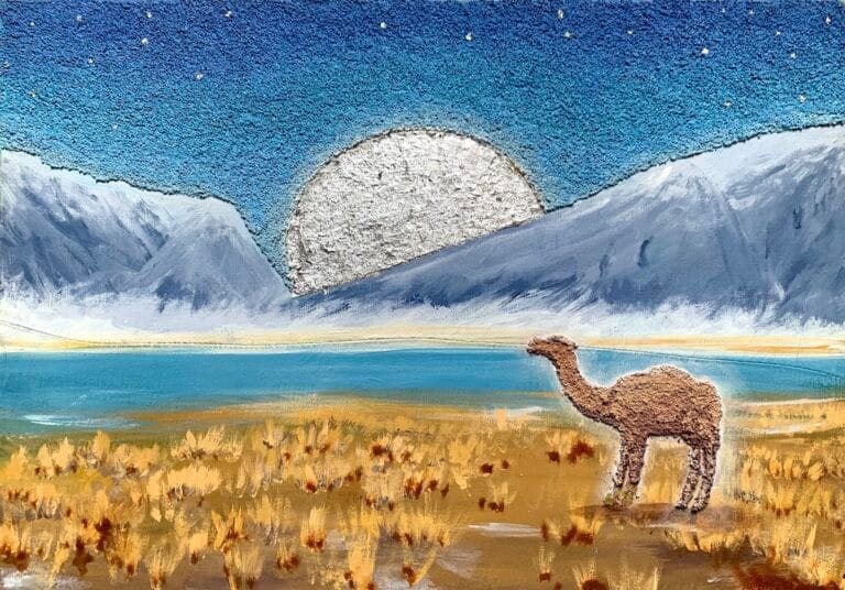 Camel on the Steppe at Moon Dawn 5 Un cammello in piedi in una steppa illuminata dalla luna, accanto a un lago tranquillo sotto la luna piena.